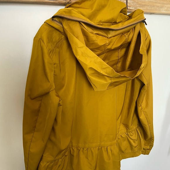 Zara Mustard Yellow Jacket with Ruffle Hem - Picture 4 of 14